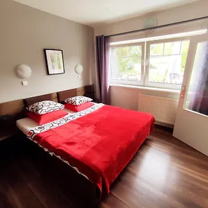 cozy-gardens-apartments-in-prague.praguehotelsweb.com/